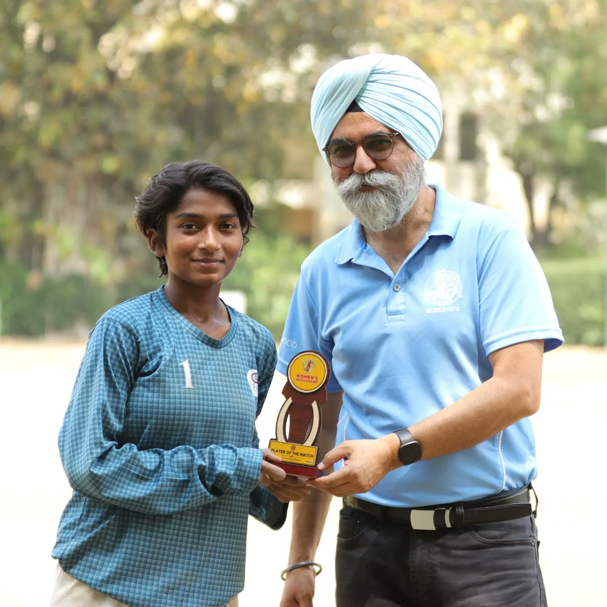 Points shared equally 👊

Jaguar FC 1️⃣-1️⃣ R&R FC

Kusum Kumari from Jaguar FC won the Player of the Match award 🏆 

#footballdelhi #DSAWC #WomensChampionship #Indianfootball