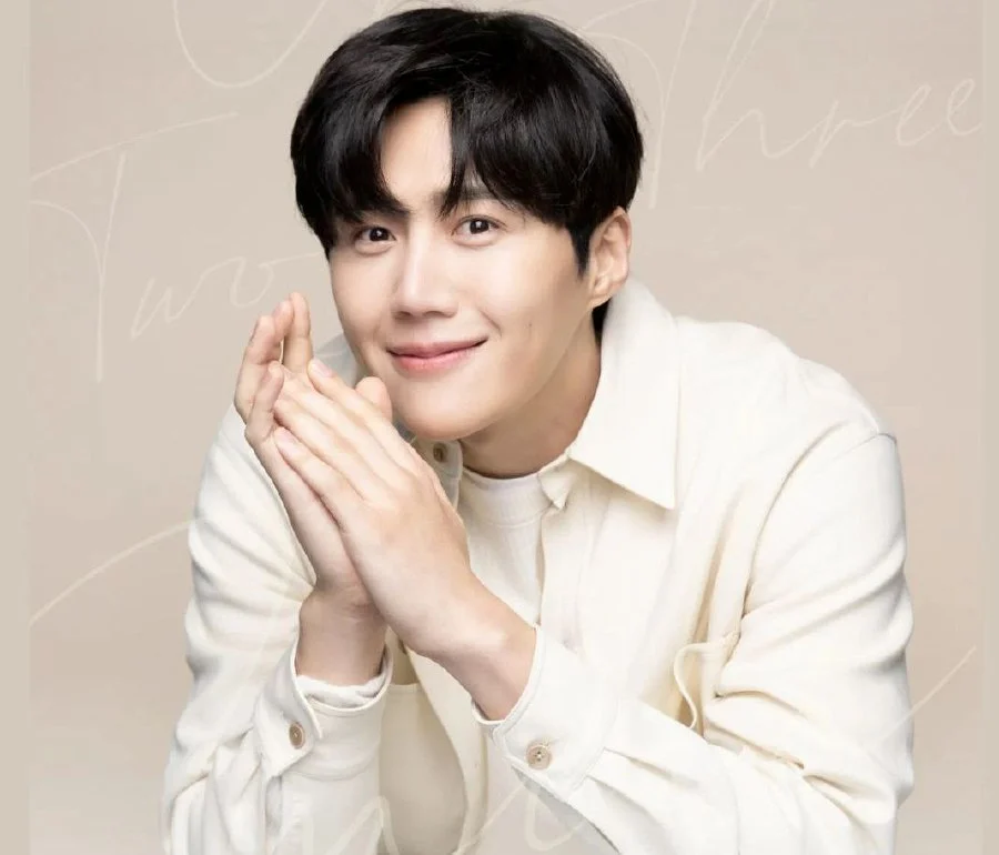 #KimSeonHo celebrated his 38th birthday by donating 100 million won to support youth transitioning into independence. 

He allocated proceeds from his fan meeting towards aiding young individuals by providing daily necessities, education, medical expenses, and mental well-being