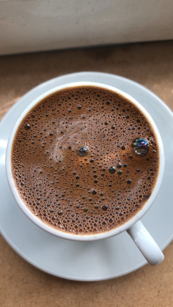 Sürünerek kalktım hala da tam uyanmış değilim Günaydınnnnn 🍂🍁☕