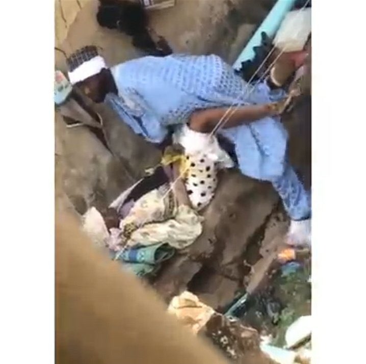 Gen Z will be the end of this society.Nigerian man caught on camera having sex with a mad woman for rituals allegedly.♣👇🏿