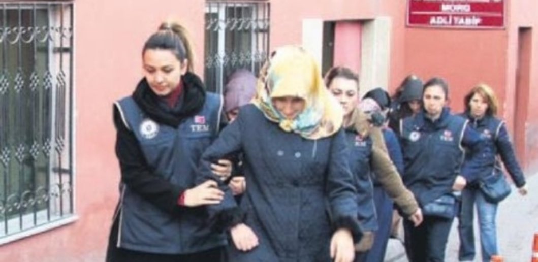 ❗️AKIL TUTULMASI❗️

CEMAAT YENİ YAPILANMASI DEYİP 15 YAŞINDAKİ 14 KIZ ÇOCUĞUNU GÖZALTINDA TUTUYORLAR

İstanbul'da cemaat yeni yapılanması adı altında gözaltına alınan 38 kişi arasında 15 yaşlarında 14 lise öğrencisi kızın da olduğu ve çocukların bazılarının anneleriyle birlikte…