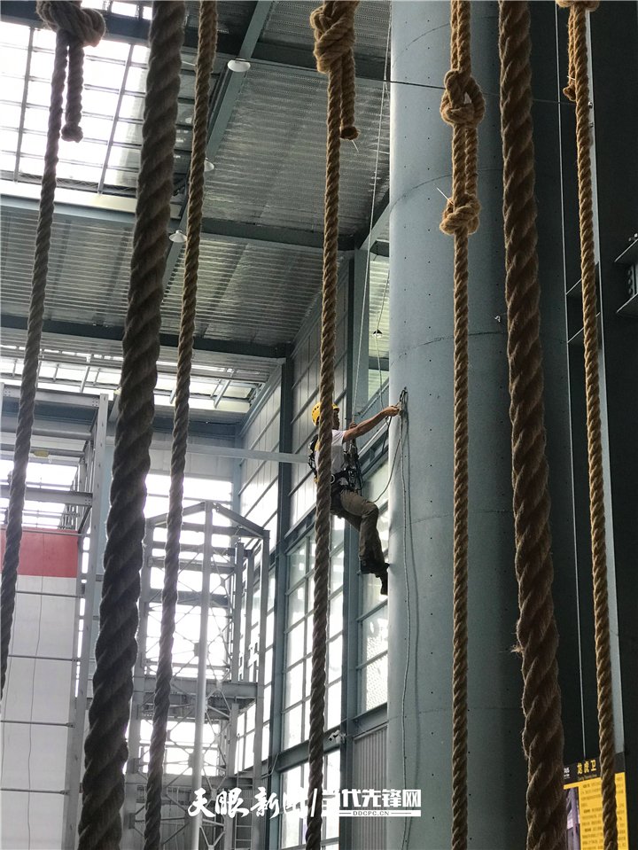LiveinGuizhou's tweet photo. Taurus Rope Climbing Technology's main venue spans 1,500 mΒ², reaching heights of 18-22 m. Adjacent is a patented multifunctional training tower, standing at 45 m, providing varied rope-climbing scenarios for diverse technique training.
#LandscapeViews #ExperienceTravel https://t.co/cAADwReiiD