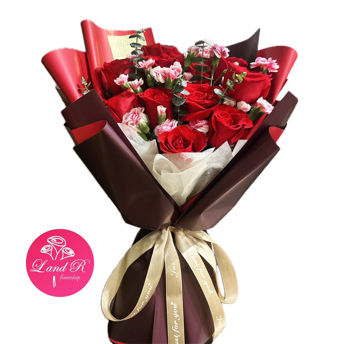 Ecuadorian Roses with bangkok rose.

Send us a message to order or call us at 

📞0998-945-1133 
📞0916-664-0707

Looking for more? You may visit our website 👇

facebook.com/landrflowersho…

#Flowers #FlowerArrangement #FlowerBouquet #LNRFlowerShop #wedeliver🚐🚙