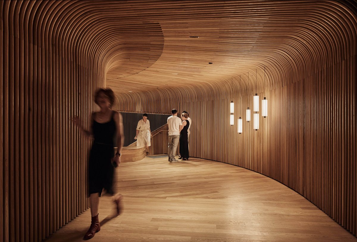 AHECmea's tweet photo. Step into the award-winning Sculptform Design Studio in Melbourne's CBD, and witness the stunning use of #Americanwhiteoak, a classic choice celebrated for its rich grain patterns and versatile qualities. #AmericanHardwood https://t.co/hU2NIevPs1