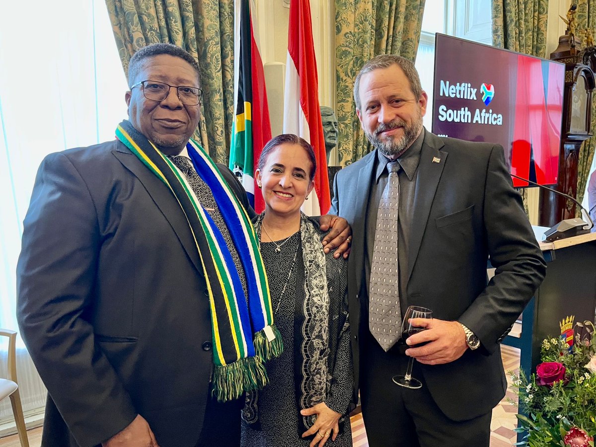 Celebration of the 30th anniversary of Freedom of #SouthAfrica organised, on Friday 3rd May 2024 at the Townhall of Wassenaar, by H.E. Amb Vusimuzi Philemon Madonsela. Mayor Leendert de Lange, as well as Ambassadors accredited to The Netherlands, were in attendance. 🇿🇦🇿🇦🇿🇦