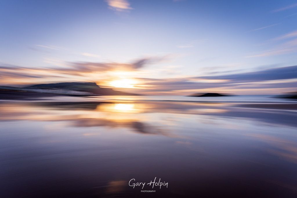 Morning! This week is reflections week, and next is something a bit different - a bit of ICM, taken at sunrise on #Sidmouth Beach. You either love, or hate ICM - are you a fan?👇 #dailyphotos #wednesdayvibe #Devon #thephotohour #stormhour