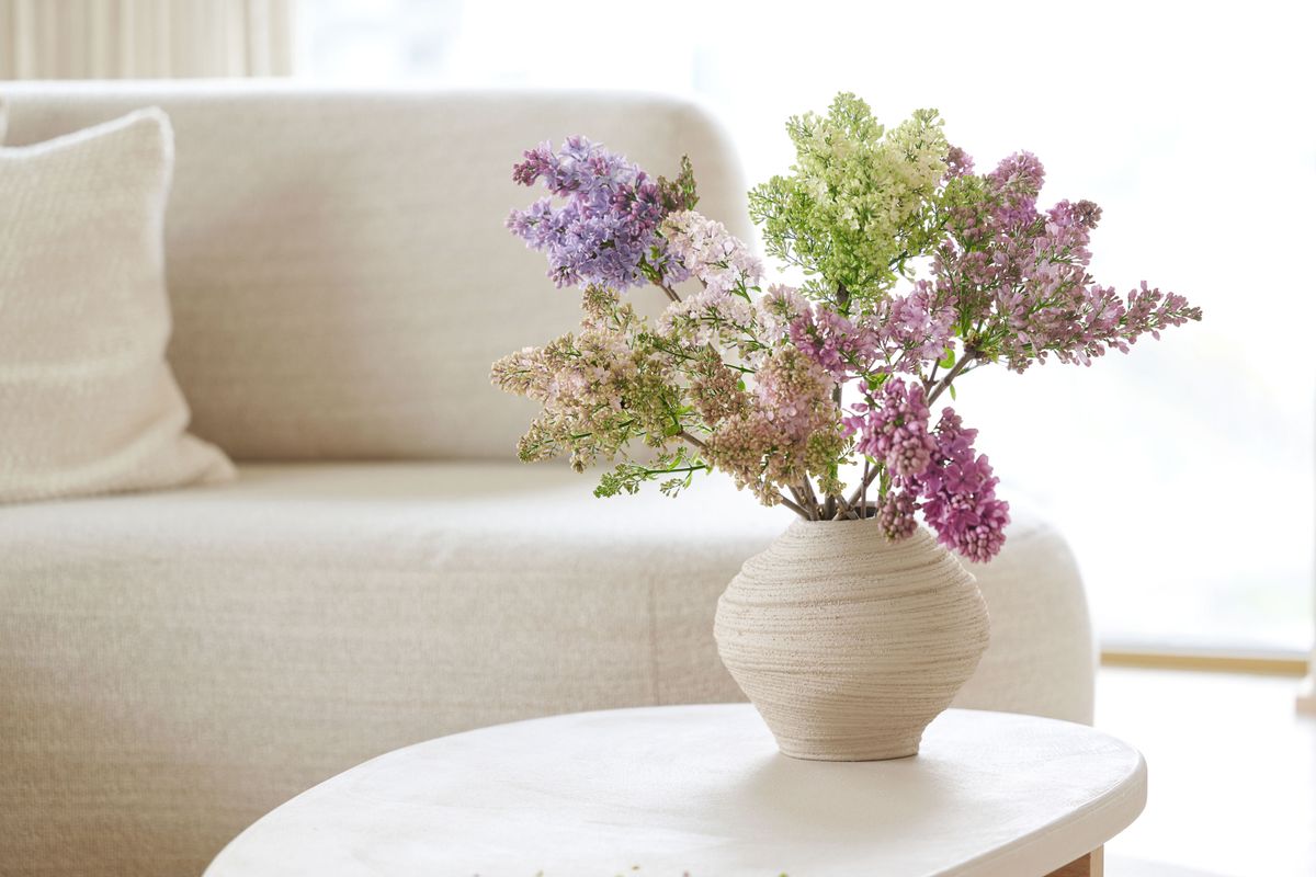 This Viral Hack Keeps Your Flowers Fresher for Longer (and You Already Have Everything You Need at Home) trib.al/TsUKbQw