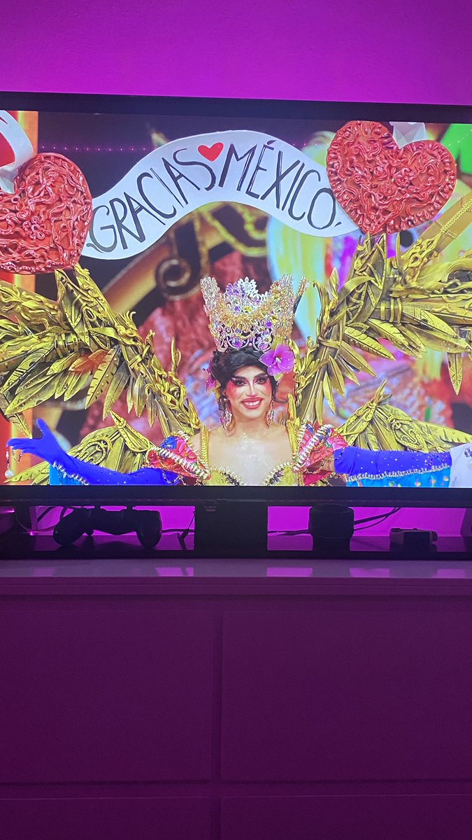 danydanymx_'s tweet photo. Tenemos reina coronada 👑👸

@cpherart ganadora de Sólo Las Más 😌

Se sintió correctisimo 🩷 

#LaMasDraga #sololasmas #teamcpher https://t.co/I94m12CItz
