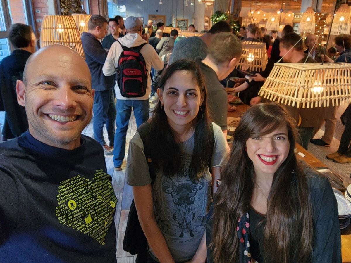 Selfie with fellow #devoxxuk speakers <a href="/advarave/">Adva</a> of <a href="/Komodor_com/">komodor</a> and <a href="/ladymeyy/">LadyMey</a> of <a href="/ForterGlobal/">Forter</a>.
Special pride there on the Israeli startup and female power <a href="/DevoxxUK/">DevoxxUK 🇬🇧</a> 
#devoxxuk24