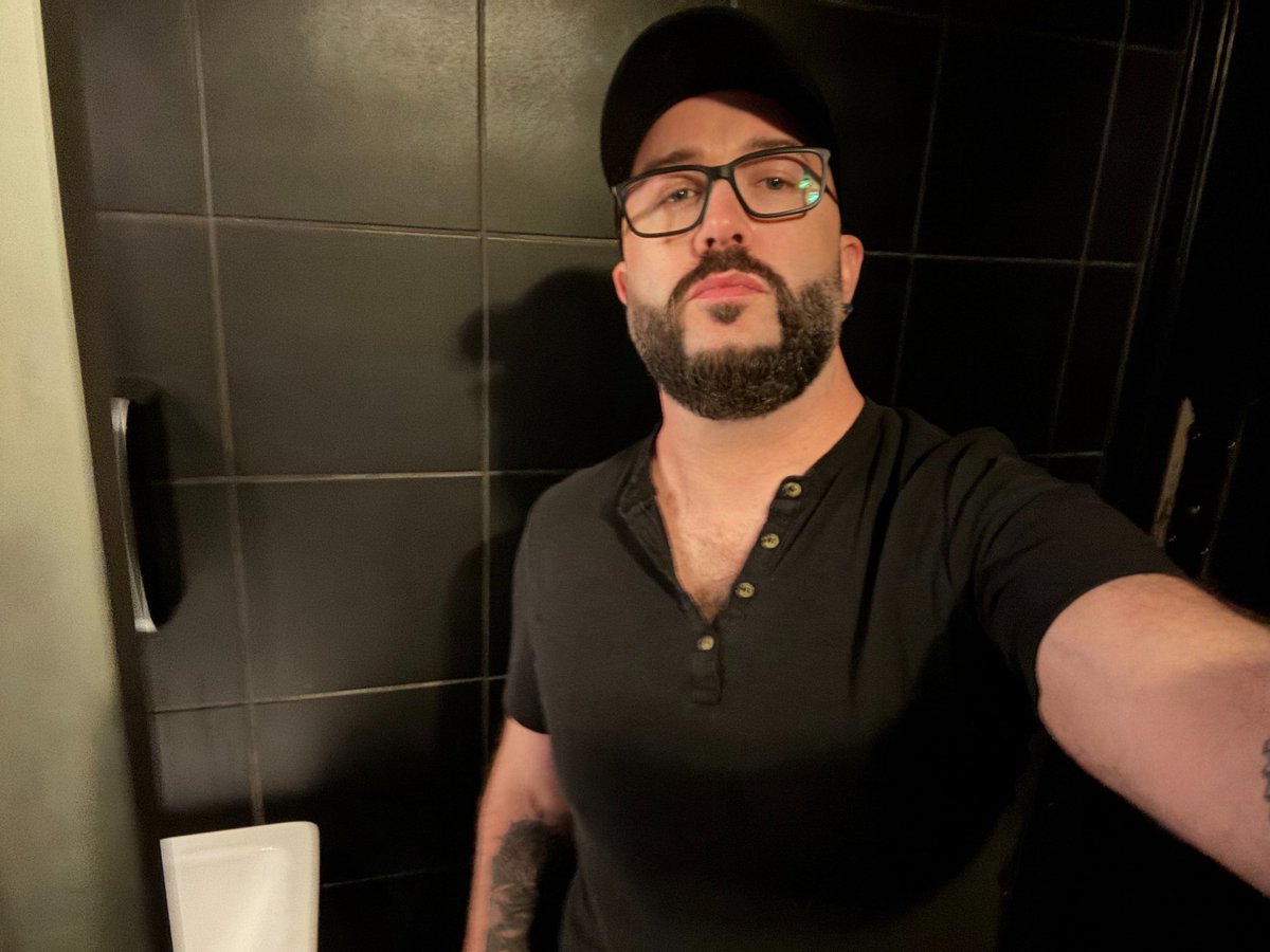 Jarrod_libra's tweet photo. #theface behind #thedick https://t.co/7AQyRs4ynL
