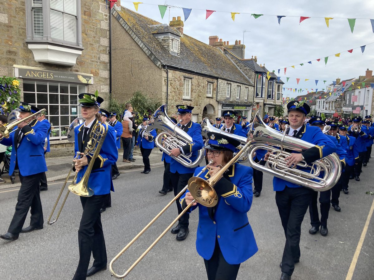 Rebecca Wills 〓〓 (@rebeccalwills) on Twitter photo A vision in blue - <a href="/helstontownband/">Helston Town Band</a> proudly leading the morning dancers up Meneage Street!
#Helston #FloraDay #home #Cornish #tradition A vision in blue - <a href="/helstontownband/">Helston Town Band</a> proudly leading the morning dancers up Meneage Street!
#Helston #FloraDay #home #Cornish #tradition