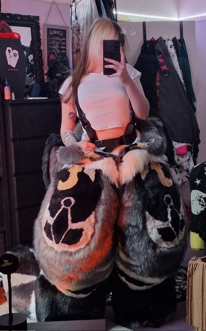 I'm so excited for this weekend, I'm going to be running around in this fursuit at an anime convention<a href="/tag/mvsales"class="tags"><span>#mvsales</span></a>
