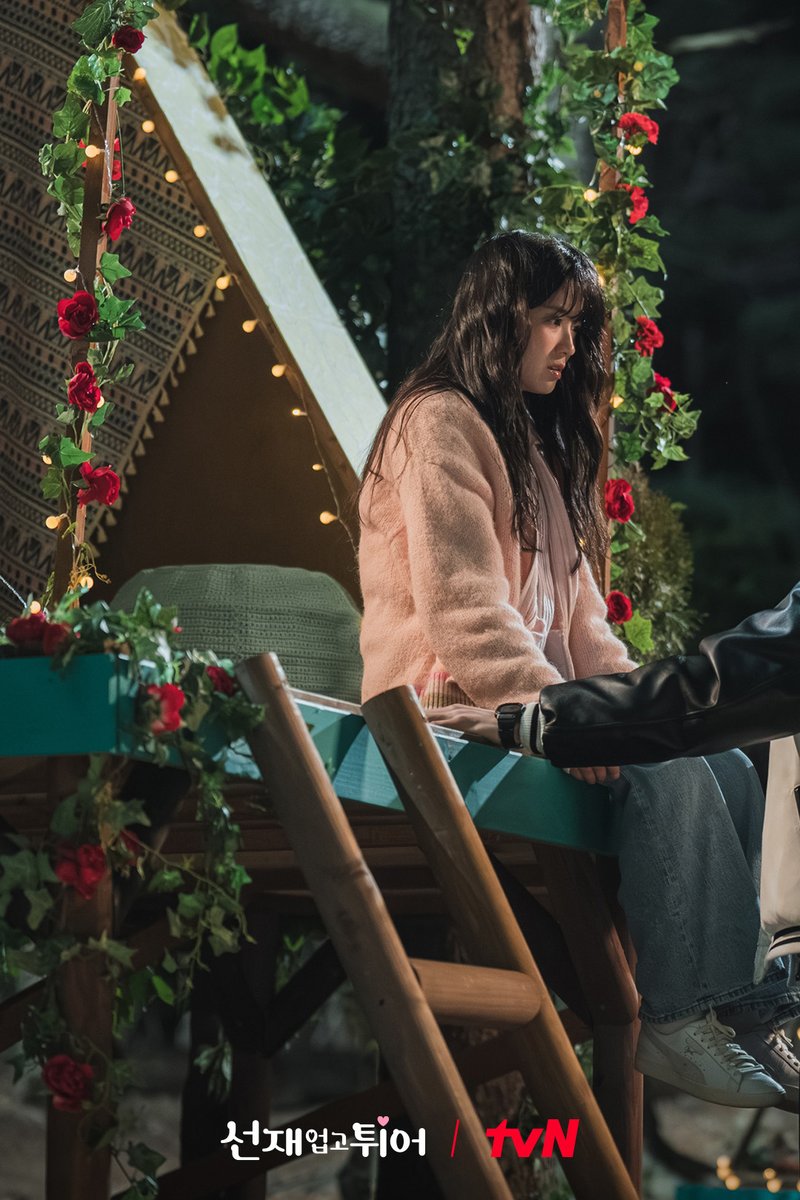 CJnDrama's tweet image. 에필로그 이거 좋은 거였네 (๓´˘`๓)♡
입술로 도장 찍었다 치고 연서대 MT 전설 진행시켜-!

[월화] 저녁 8:50 | tvN
#선재업고튀어 #LovelyRunner