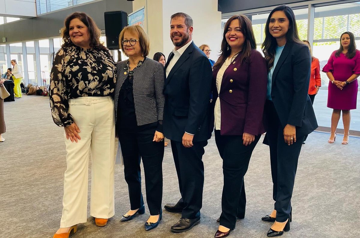 The @LatinoCaucus was proud to host @hopelatinas 30th Annual Latina Action Day celebrating Latina leadership reception! ✊🏻✊🏼✊🏽✊🏾✊🏿 We were honored to host Latinas across #CA and celebrate the ten Latina Advocates honored by @hopelatinas !