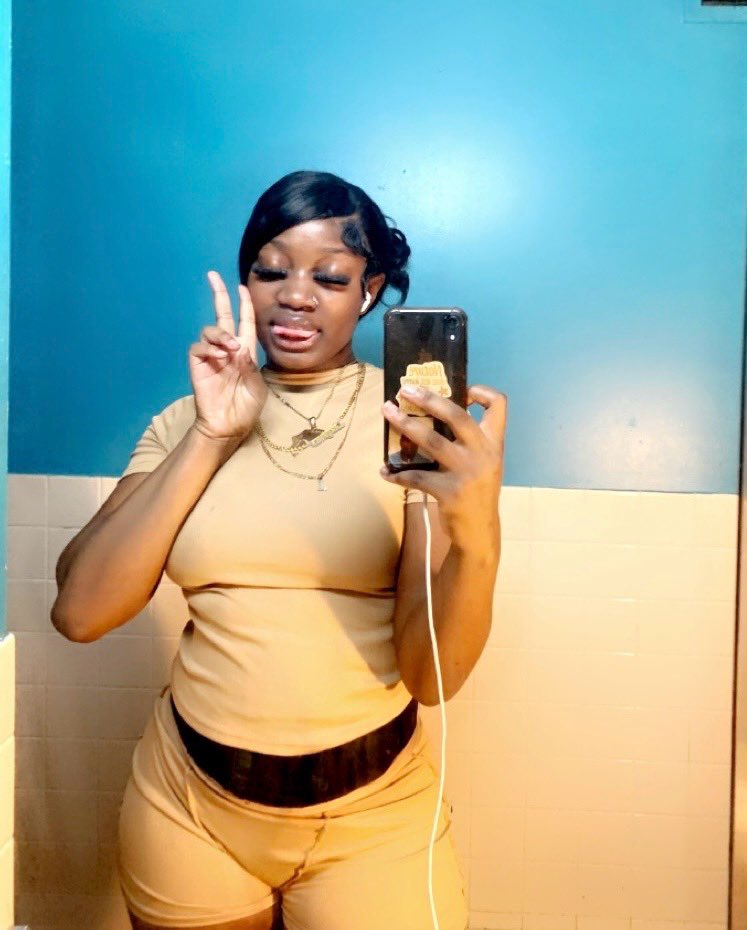 LeeMfStackxzz's tweet photo. I’m Pretty Than A Mf Hoes Be Lookin OKAY🥰 https://t.co/dg8BVmJav7
