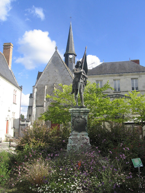 The statue of Joan of Arc near the church of Sainte-Catherine-de-Fierbois in the village of the same name in Touraine, where she is said to have found her sword behind the altar. 📷@iamjamescraig