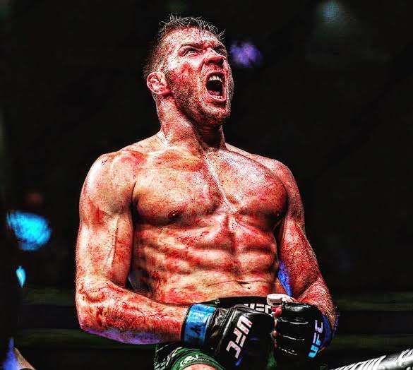 @realkevink The champ @dricusduplessis

One of the few fighters I've managed to follow from early on, I feel like it would be fun grabbing a beer with him.