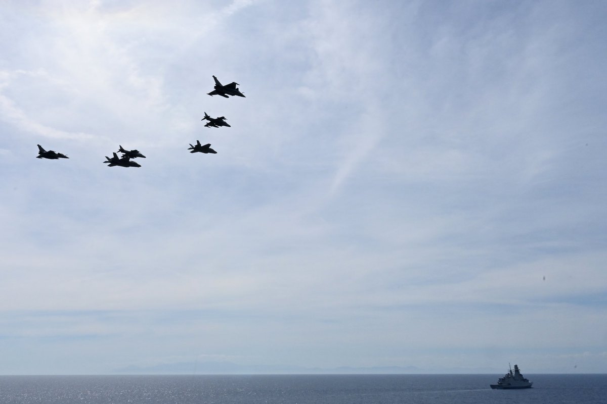 Thundering into #NeptuneStrike with a sonic boom ⚡️ Flanked by the 🇪🇸 Harriers & sleek 🇫🇷 Rafale fighter jets, 🇮🇹 F-35s command the skies over the wider Mediterranean. The interoperability experienced among Allies translates into a force multiplier for #NATO, synchronizing