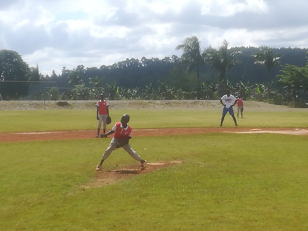 8years old Kenny muzamil giving opponents hard time to hit. 🇺🇬🇺🇬💪💪🙏🙏 Come support Community Braves kids playing.