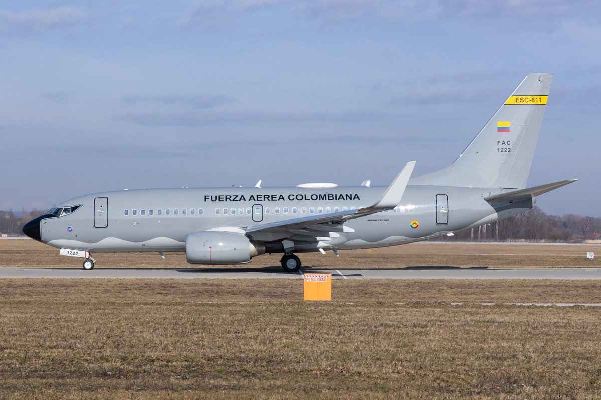 Colombia - Air Force
FAC1222 EDDM→LPLA→SKBO
Boeing 737-732 FAC1222
at. Munich - Franz Josef Strauss (MUC/EDDM)

ミュンヘン安全保障会議に出席したペトロ大統領を乗せて、ラジェス経由でボゴタへ帰国するコロンビア空軍の737
コックピット周りの防眩が格好良いです