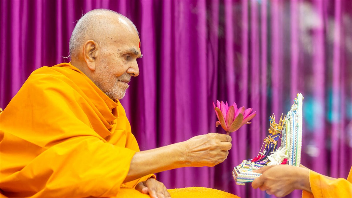HH Mahant Swami Maharaj's Vicharan: 07 May 2024, Sarangpur, India gfrc6.app.goo.gl/LMto