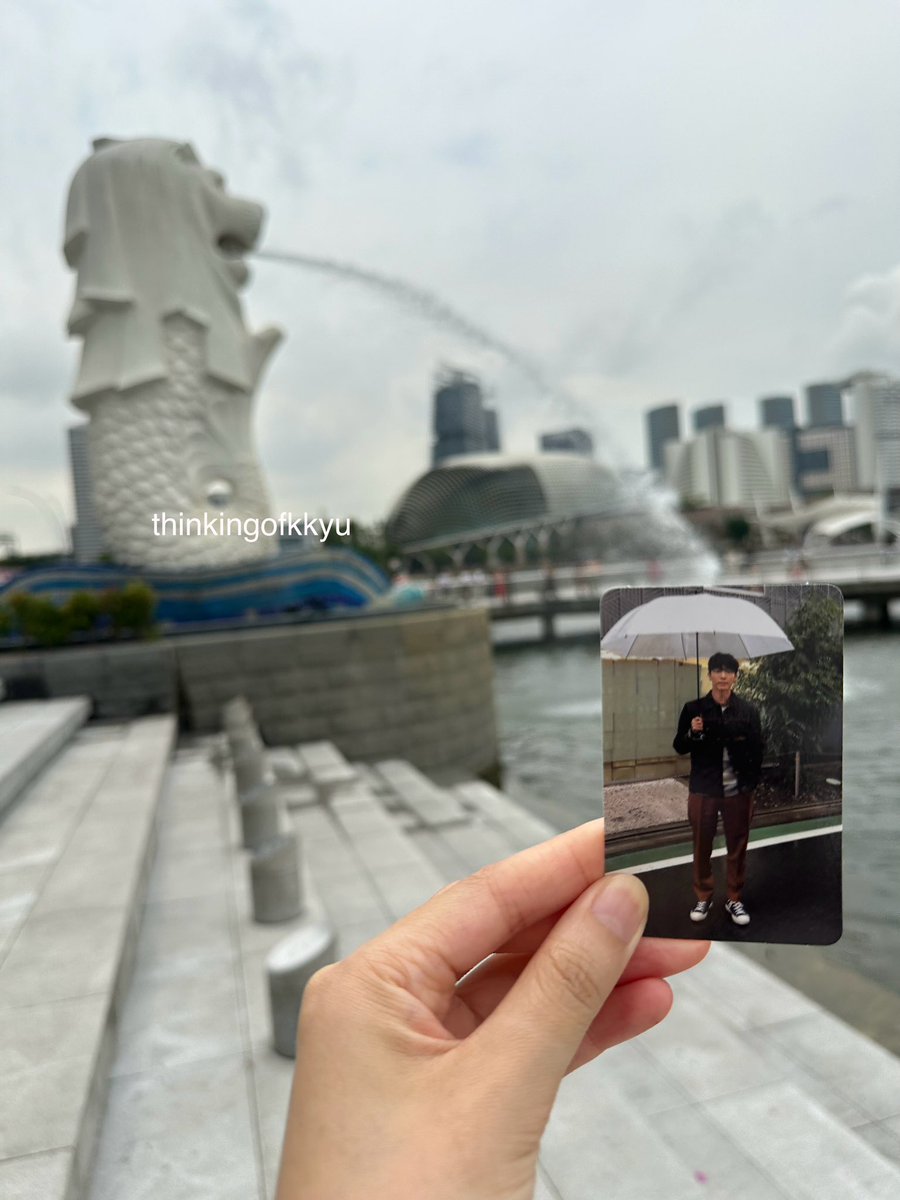 It's my turn at the Merlion 

Did it work? 

#YESUNG #DONGHAE 
#슈퍼주니어 #SUPERJUNIOR