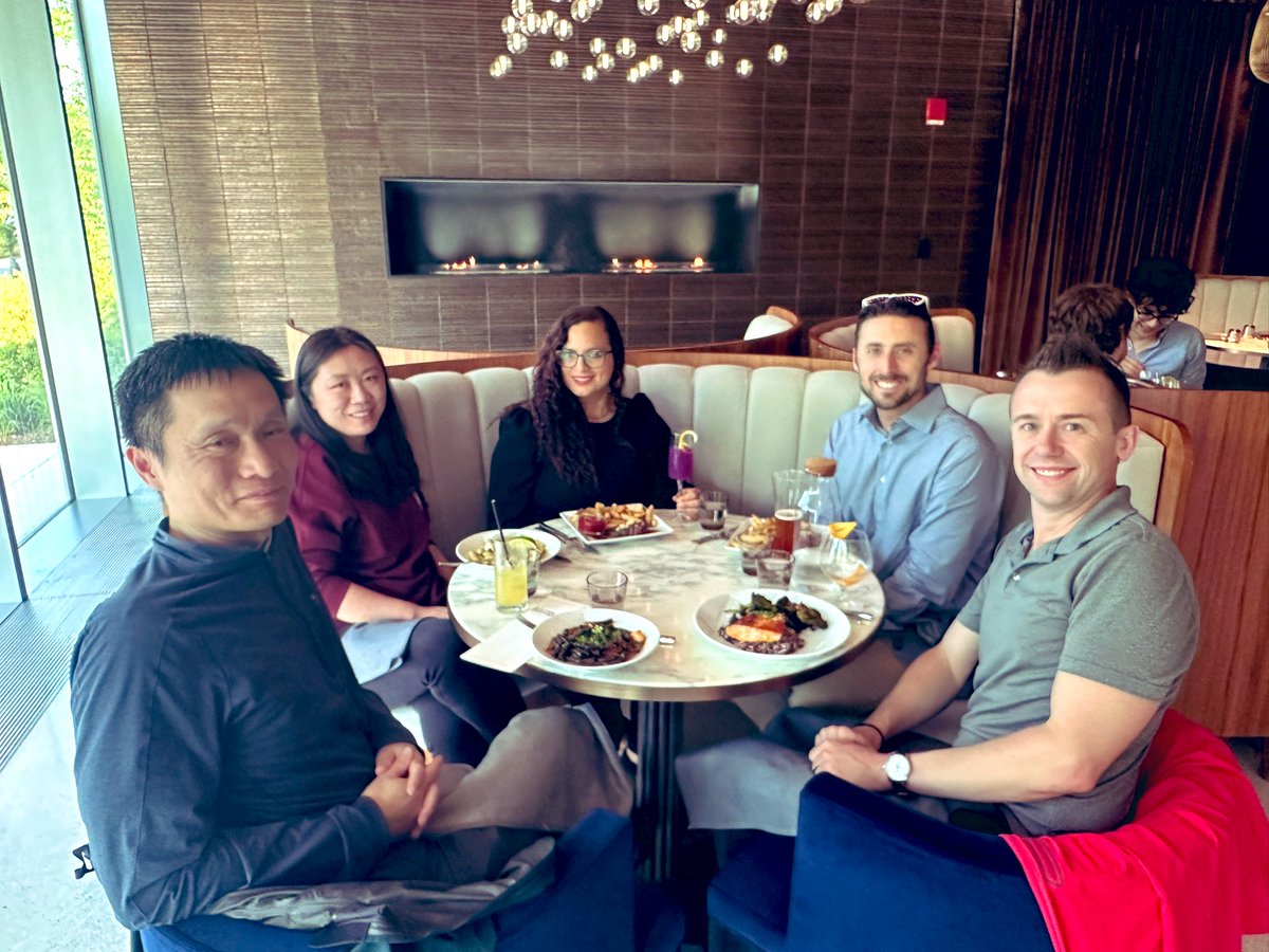 A second fantastic day of science in Chicago- hanging out with my chem bio friends @UChicago! Thank you to the inspiring Chuan He for hosting, & everyone for taking the time 🫶🏻 #yeschemistsrule @chembioBryan @rmoellering14 @WeixinT @KrishnanYamuna @JieZhou55370495