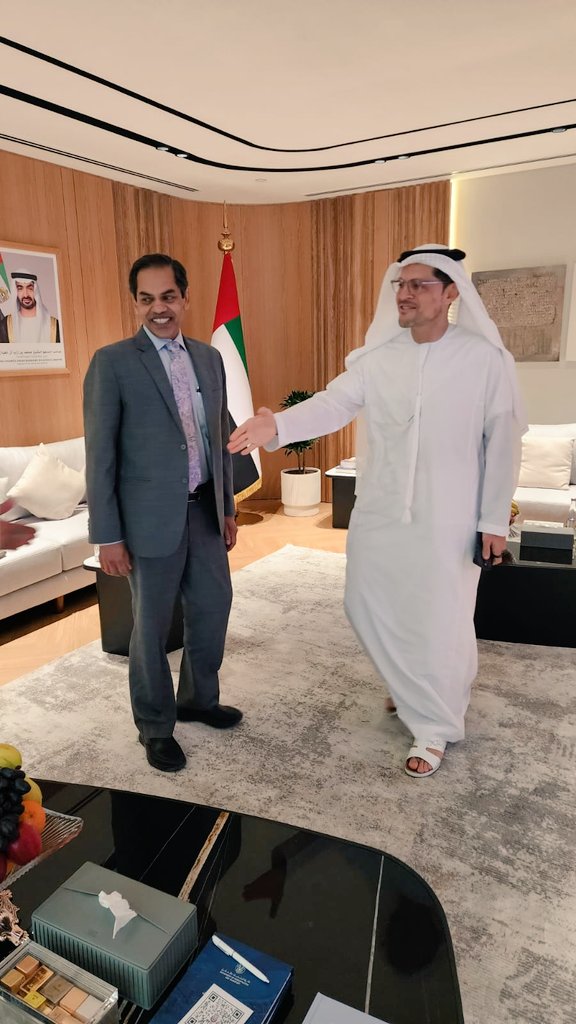 Amb @sunjaysudhir met HE Mohammed Ali Al Shorafa, Chairman @AbuDhabiDMT & Vice Chair @ADGlobalMarket . Discussed new avenues for 🇮🇳 🇦🇪 economic & investment cooperation, and the ever strengthening people to people ties owing to special care and efforts by the 🇮🇳 🇦🇪 leadership.