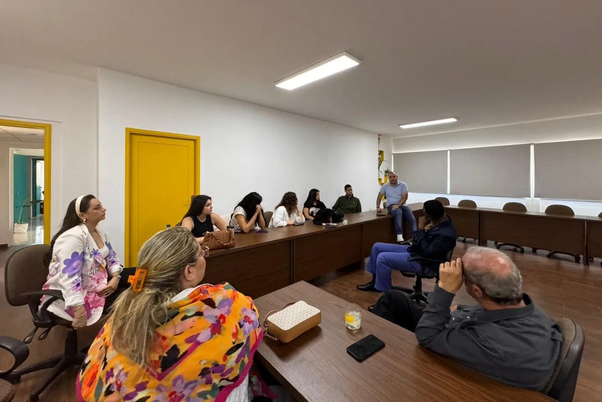 A taste of Lebanon. 🍋🍞 During his visit this week to YMCA Lebanon, World YMCA's @carloSanvee received a warm welcome from the training centre team. Highlights included a Lebanese meal prepared by centre participants and the opportunity to meet a group of volunteers & trainers.