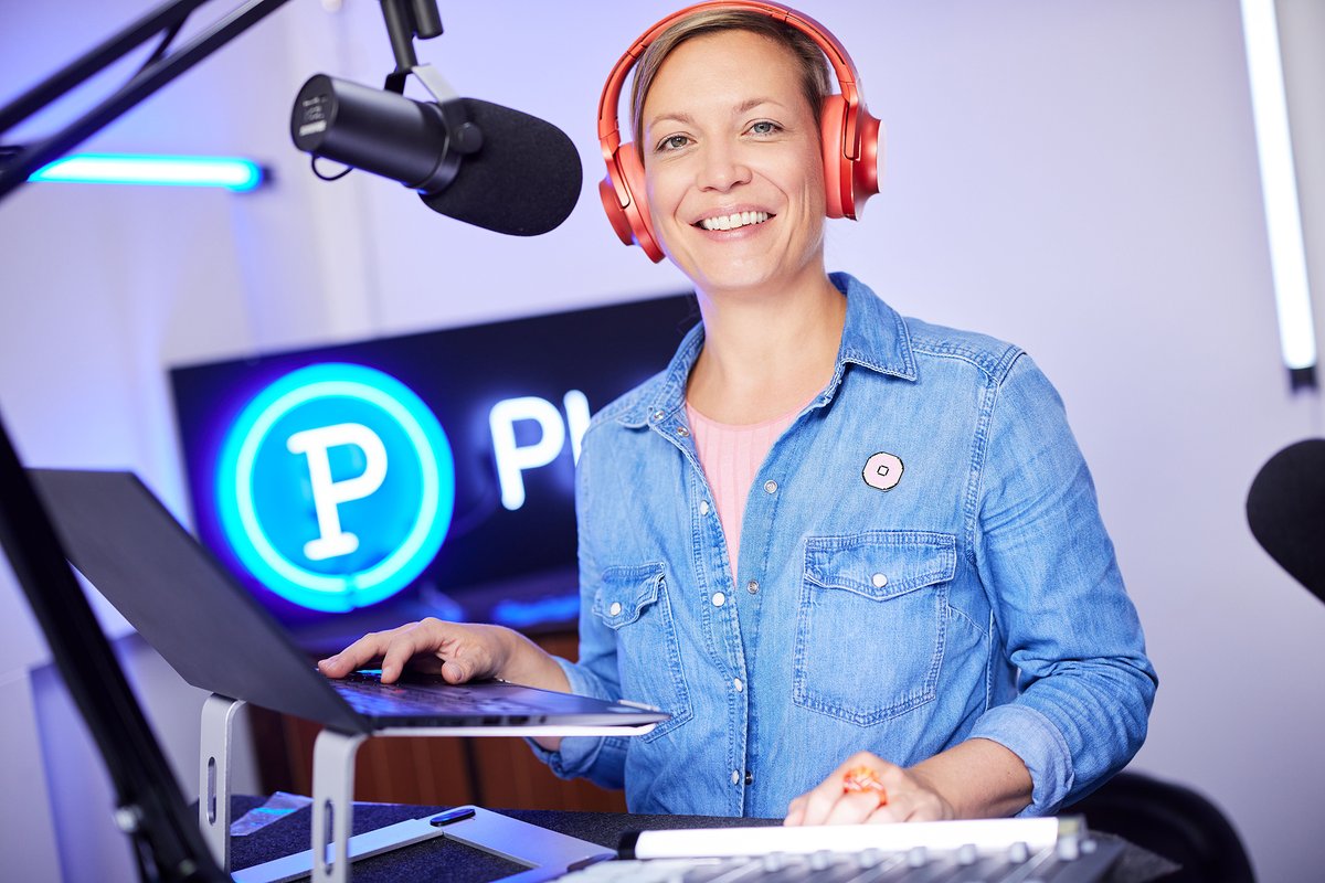 aschauer_net's tweet photo. Mit einem spannenden Podcast ins verlängerte Wochenende? Warum Exklusivgeschichten wichtig für Zeitungen sind, das Gastkommentar ausstirbt und Podcasts bald Geld kosten werden.
Reinhören lohnt sich. https://t.co/DIoxQ20OJ4 https://t.co/g1qhh6iY0r