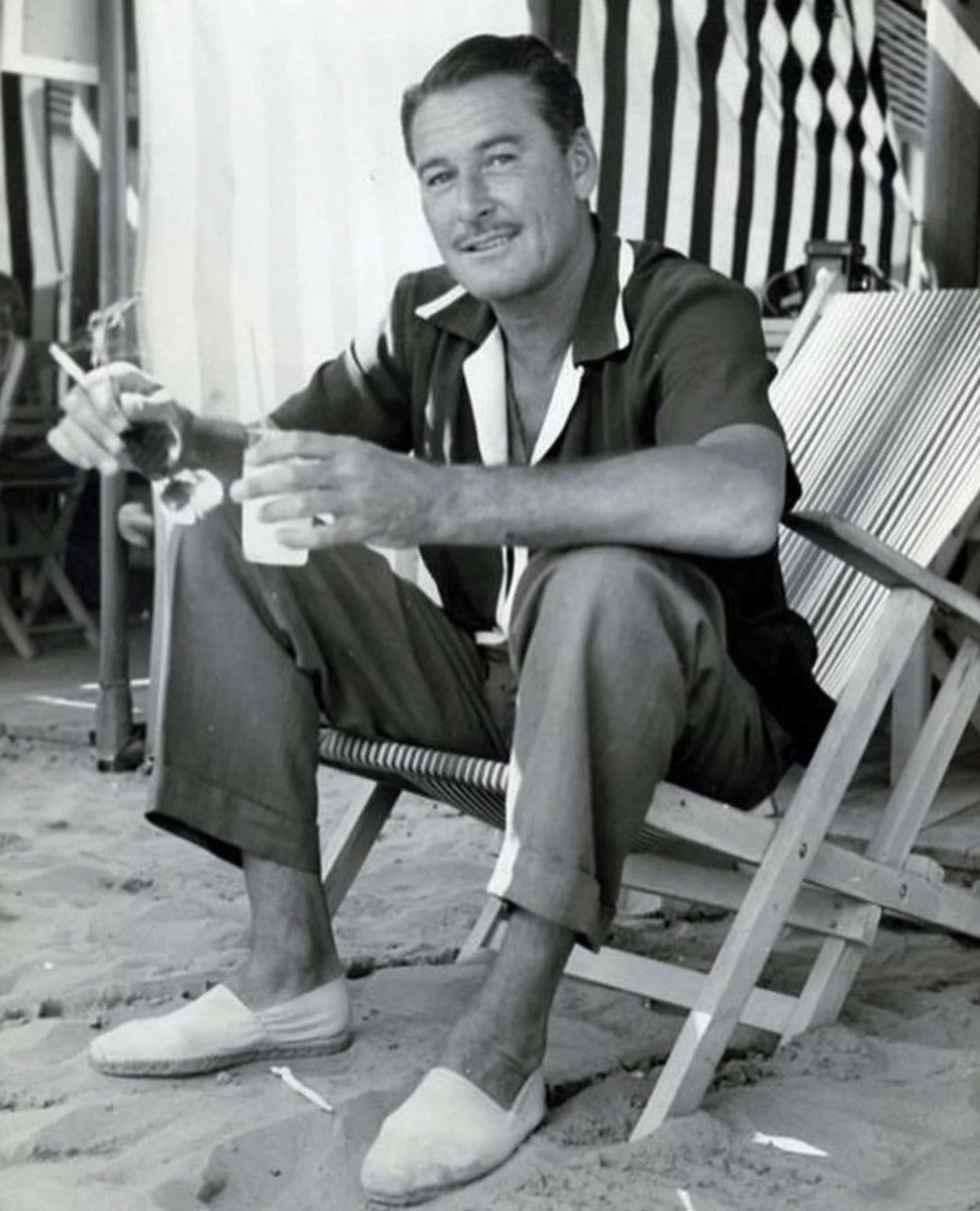 L'élégance d'Errol Flynn en espadrilles, Cannes 1952.