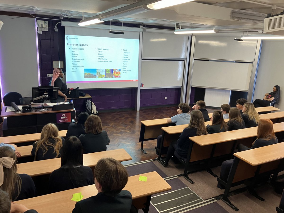 Last week All of Year 10 embarked on their visit @Uni_of_Essex eager to explore future possibilities, thanks to @MakeHappenEssex and @UoEOutreach #imatter @DeanesSchool