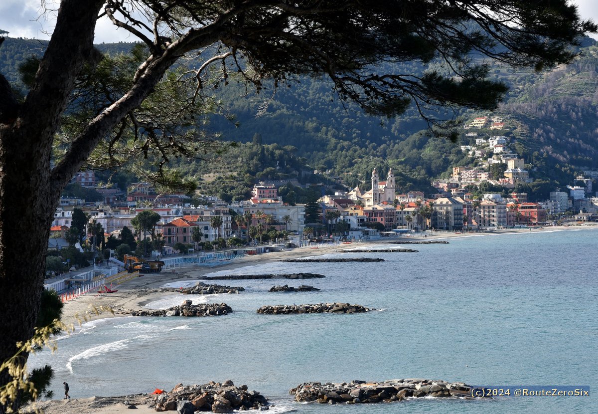 Laigueglia, 'Uno dei Borghi più belli d'Italia' (L'un des plus beaux villages d'Italie) sur la côte de la Ligurie, entre Menton et Gênes #Laigueglia #Ligurie #Liguria #Italie #Italia #Giro107 #baladesympa