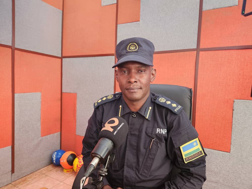 #Zinduka Gukorera uruhushya rwo gutwara ibinyabiziga mu kigo gishya cya polisi mu Busanza. Gahunda iteye ite? Turi kumwe na CSP Emmanuel Hitayezu, Diregiteri w'Ishami ry'Ibizamini. Ni ikihe kibazo/kifuzo umugezaho? Tuganire!