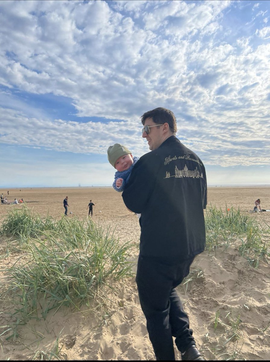 There is nothing sad about death
Death is inevitable 
As certain as a Twitter influencer Virtue signalling on a daily basis

The sad thing is the lives people don't live
The potential they never meet
Do dying "you" a favour today
Live the life you'd be proud of on your death bed