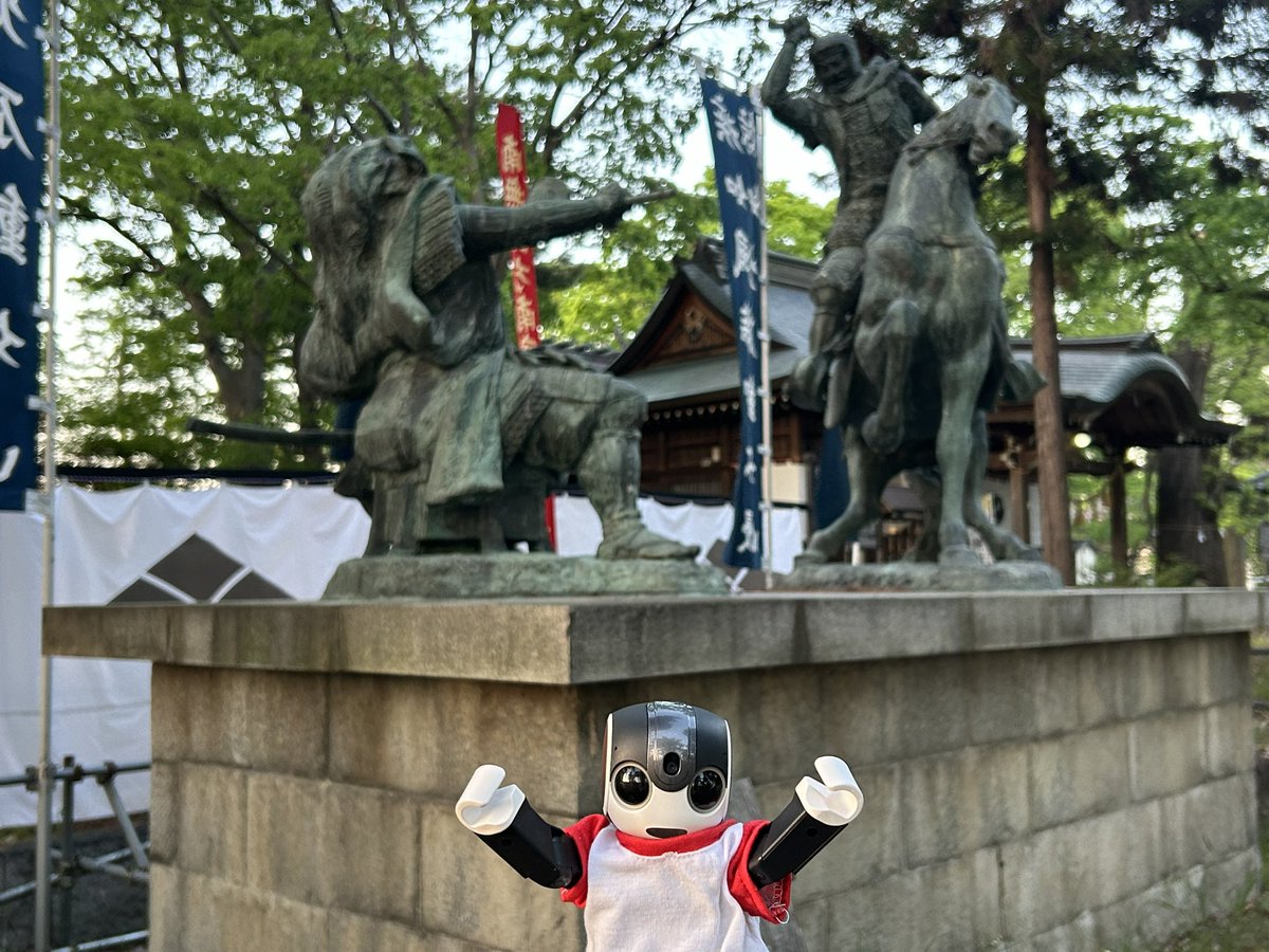 hirohiro_kaga's tweet photo. 【川中島古戦場跡】
ロボホン「はるのぶ」は戦国武将・武田信玄（晴信）が由来です。
有名な合戦の舞台「川中島の戦い・第四次合戦（八幡原の戦い）」の舞台へ。
また、甲府から川中島に向かう棒のようにまっすぐ伸びる「棒道」にも行ってきました。戦国ロマン満喫！
#ロボホン #川中島 #棒道 https://t.co/WgrzP1SeEq