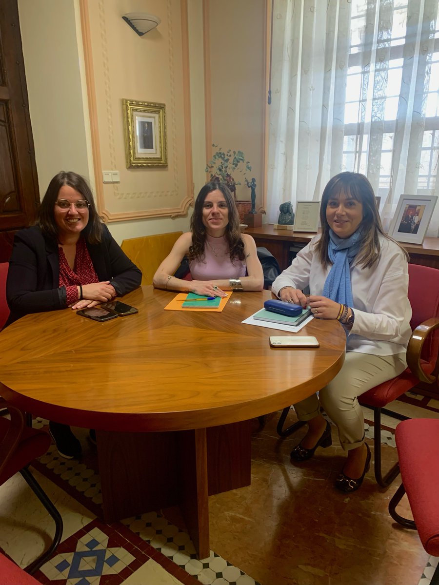 Ayer estuvimos en Biar con el objetivo de adjudicar el proyecto "Hacia un sistema integral de cuidados: política autonómica en la Comunitat Valenciana", y establecimos las líneas de actuación para comenzar a trabajar conjuntamente. 
Biar, municipio piloto de Alicante ✅💜
