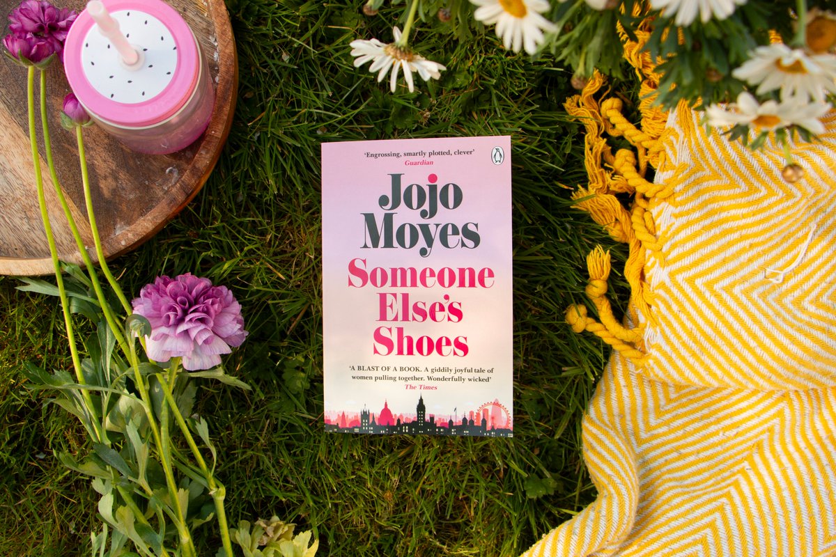 Enjoy sunny days with the brand new bestselling book from @JojoMoyes, #SomeoneElsesShoes! Out now in paperback 🌞

amazon.co.uk/Someone-Elses-…