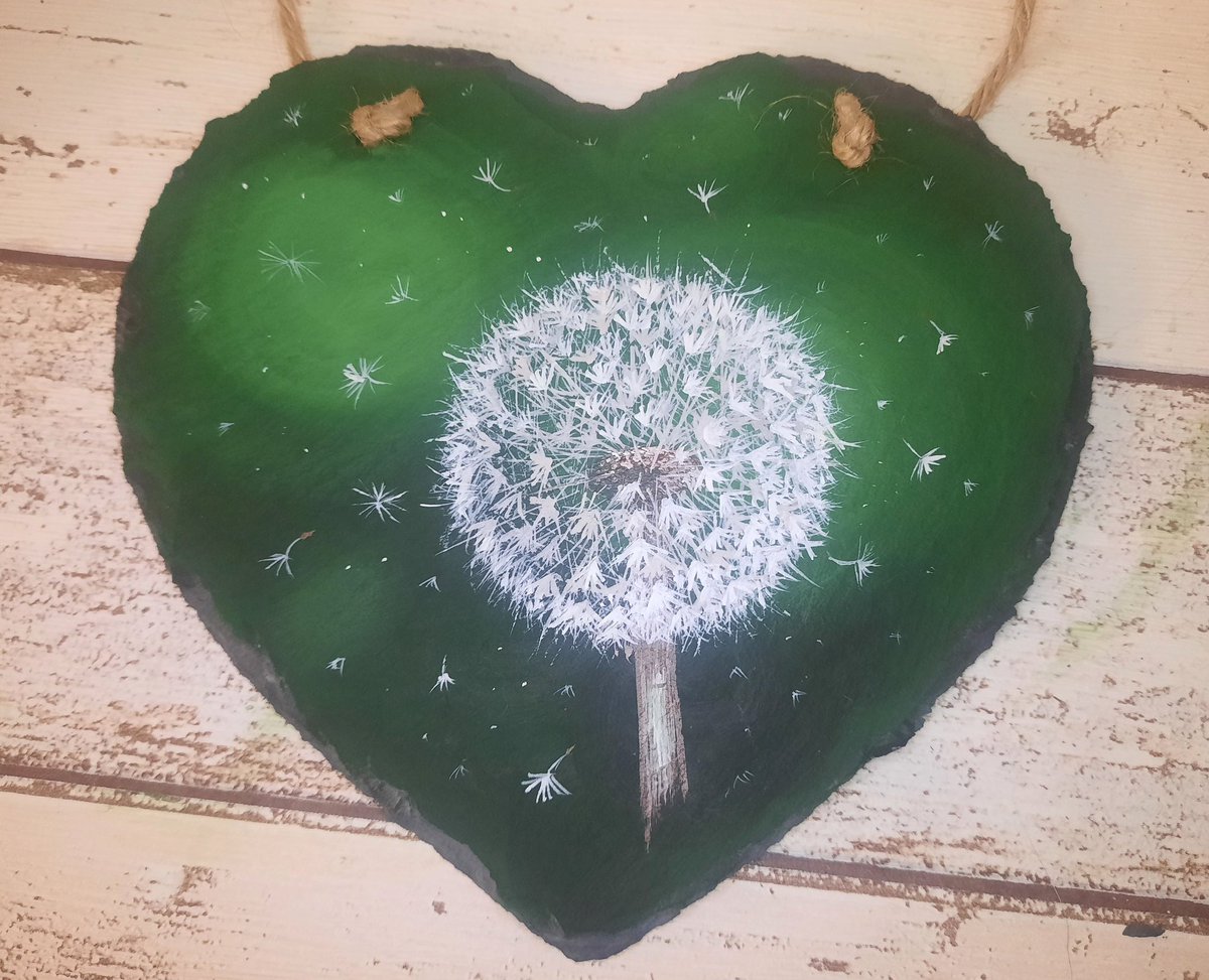 The weather is getting better and we now have some lovely long days to be out in #nature If you are getting garden ready for Summer, my Etsy shop has some lovely hand-painted hanging hearts. Check them out here earthandsandbyanna.etsy.com/listing/172423… #elevenseshour #MHHSBD #Wednesdayvibe