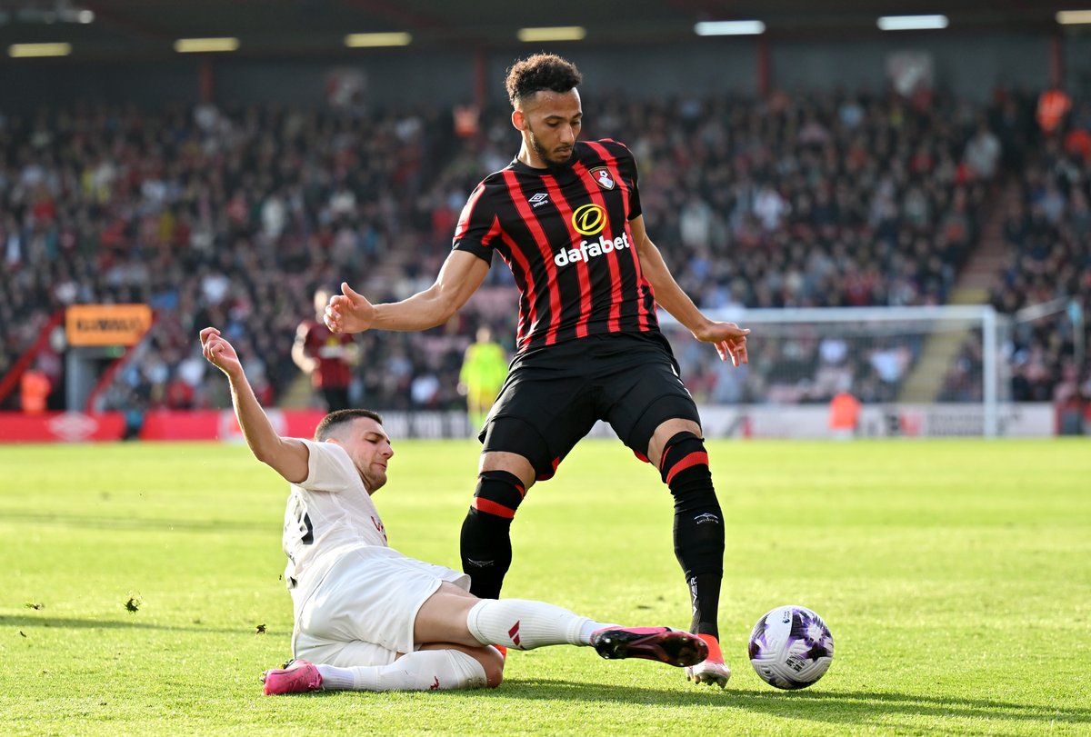 Liverpool have reportedly made an approach for Bournemouth defender Lloyd Kelly, who's available on a free transfer this summer [@caughtoffside] 

25 years old, homegrown, can play LB or CB...might he be a good option to supplement our squad for next season? 🤔 #LFC