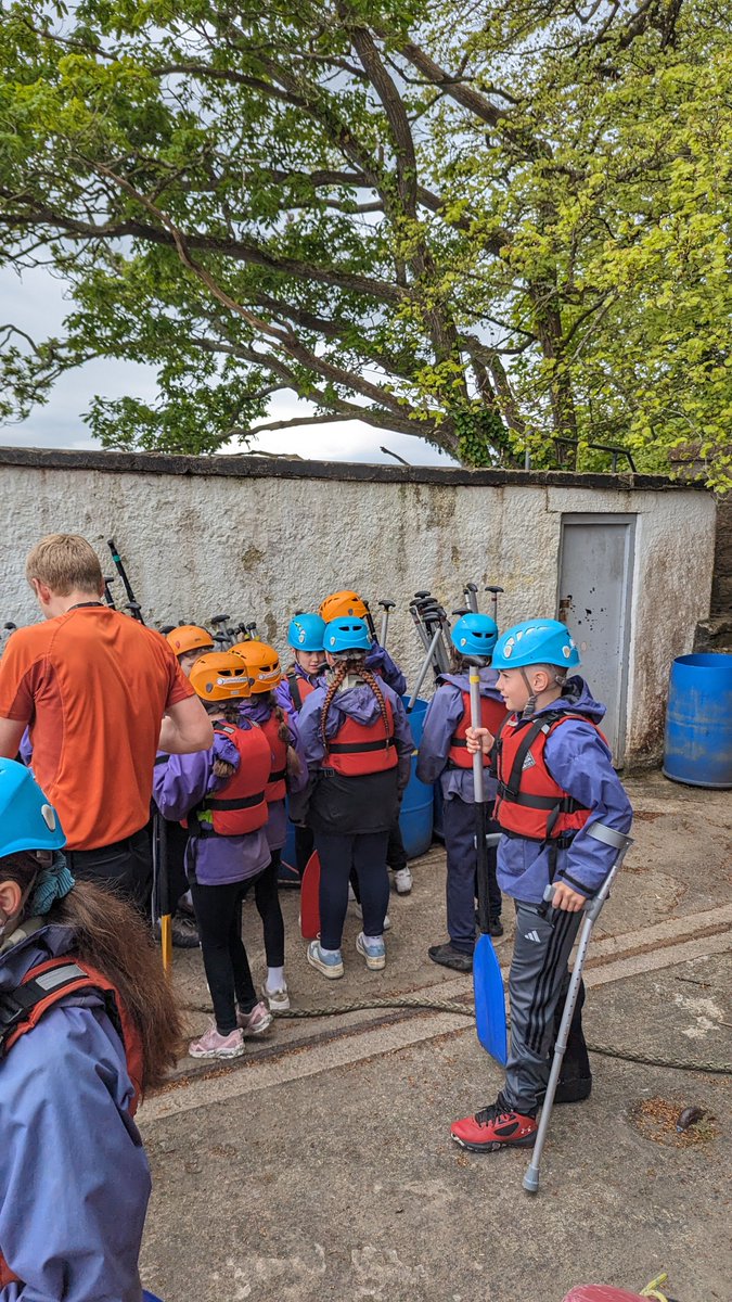 Signal is very weak here so we're trying to upload phots. Were all ready for a day at sea ⛵🌊 <a href="/ComberbachMrDN/">David Newton</a>  @ComberbachMrsY