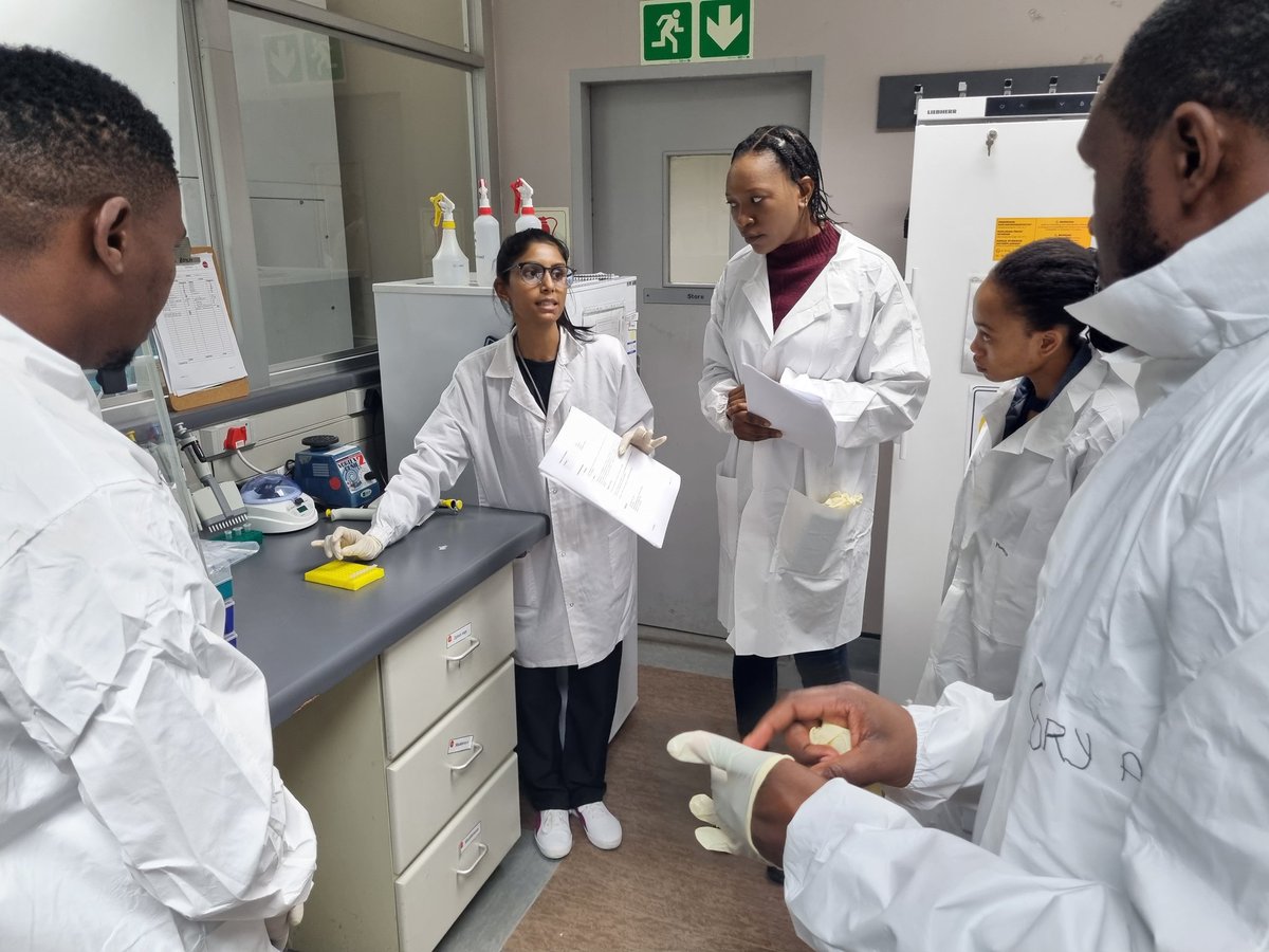 Our 4 day @illumina Library Preparation and Sequencing Workshop started yesterday @UKZN Thanks to @diplomics_sa & @Separations001 for all their support in driving this vital training. #capacitybuilding #training #workshop #genomics #knowledgetransfer #sequencing #sciencetech