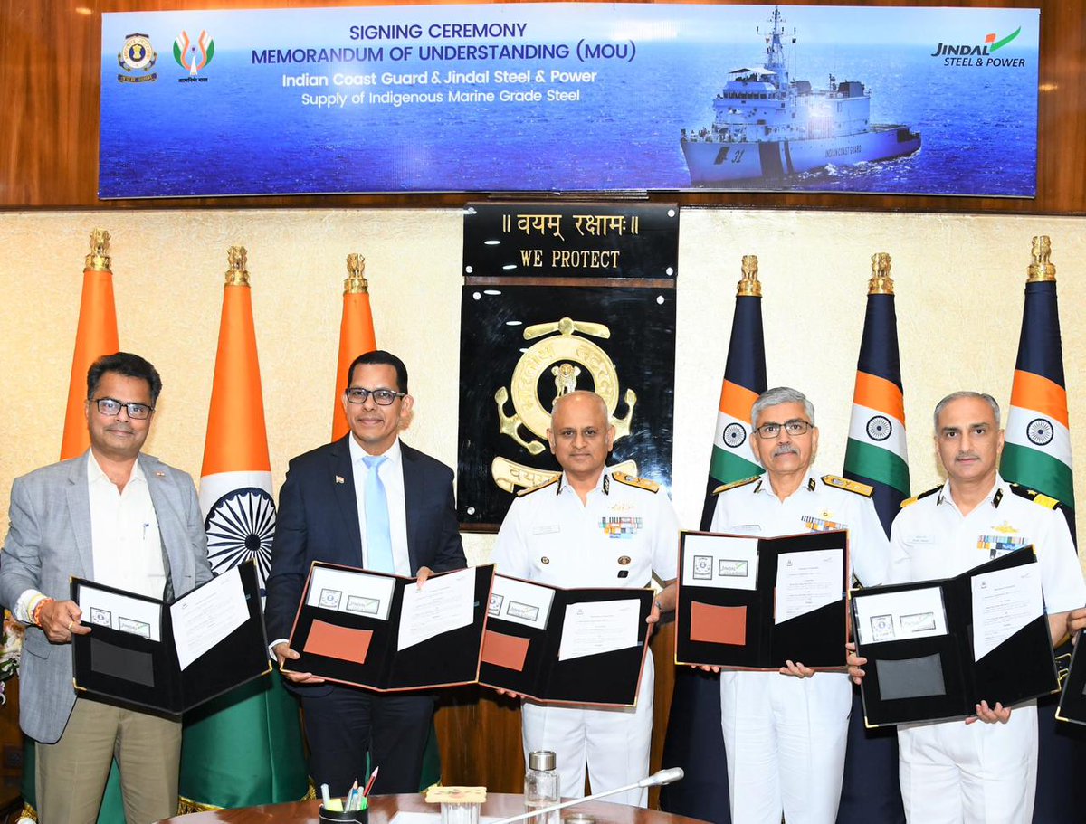 .@IndiaCoastGuard & Jindal Steel & Power @JSPLCorporate join forces, signing a MoU for indigenous marine-grade steel supply. Enhancing shipbuilding capabilities, fostering indigenisation, and bolstering national interest. More: pib.gov.in/PressReleasePa… @giridhararamane