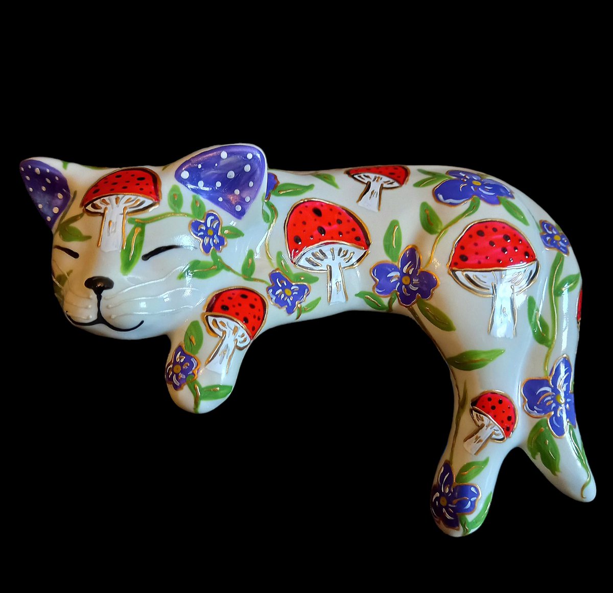 Here is my final shape of this large sleeping cat. I've painted it in my mushroom design and I think it's pretty sweet. £21 plus postage on my website. Hazlehurstceramics.sumupstore.com #EarlyBiz #humpdayvibes #SmallBusinessWeek