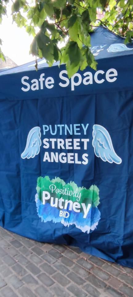 Fantastic to see the launch of #Putney @rocstreetangels Well done to Positively Putney and Churches Together in Putney and Roehampton for organising. Local MP Fleur Anderson, local councillors and police along with @paulblakey from ROC Angels joined the first patrols.