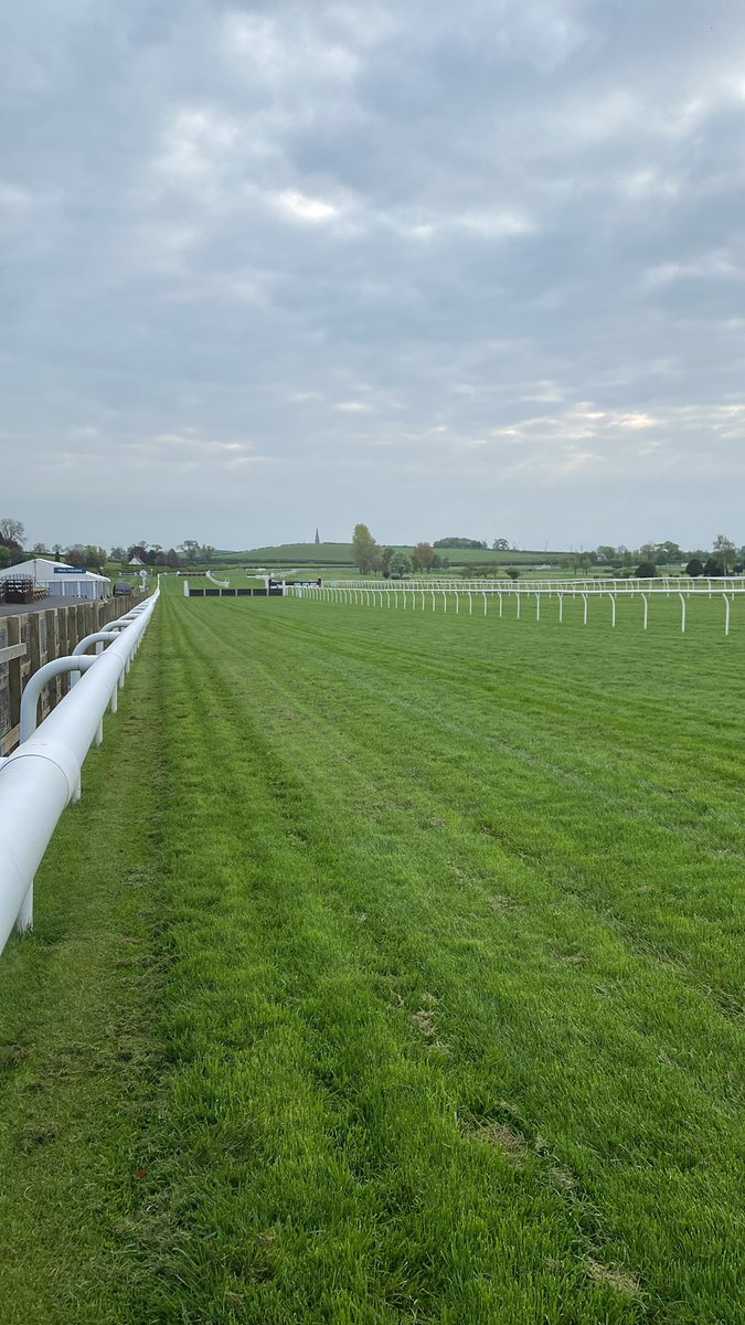 RACEDAY @KelsoRacecourse Going is GOOD (6.7) after a dry 24 hours. Cloudy start, sunny intervals this afternoon with a light breeze. Highs of 17C.