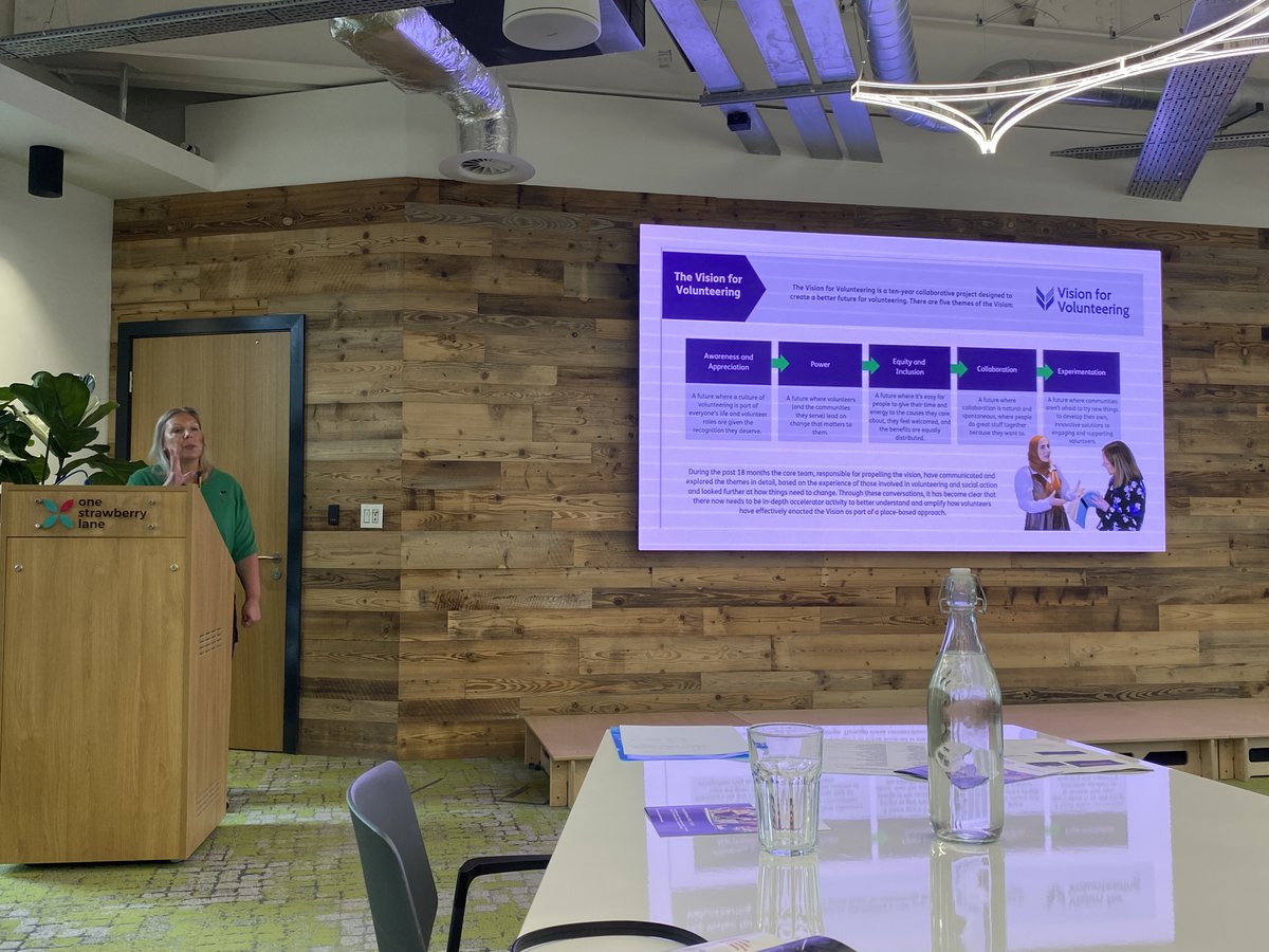 VisionForVol's tweet image. Huge thanks to @ConnectedVoice_ and Amanda @volunteering_uk for flying the #visionforvolunteering flag yesterday at @OneStrawberryLn - such a good afternoon focusing on volunteering and social action and the power of local infrastructure.