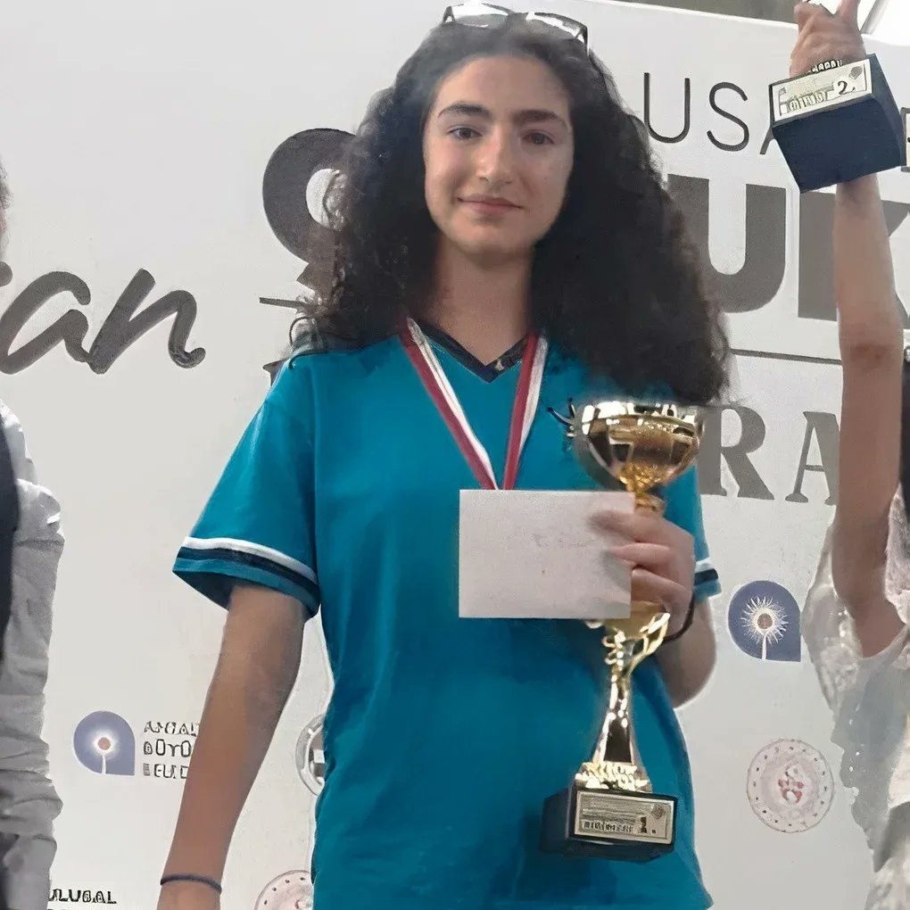 Antalya’da yapılan 710 sporcunun yarıştığı 23 Nisan Ulusal Egemenlik ve Çocuk Bayramı Satranç Turnuvası’nda kendi yaş gruplarında: 

Öğrencilerimizi kutluyor, başarılarının devamını diliyoruz. 👏🏼👍🏻😊

#BüyükUstalar #SatrançKulübü #Antalya #SatrançMerkezi #Chess #Tournament