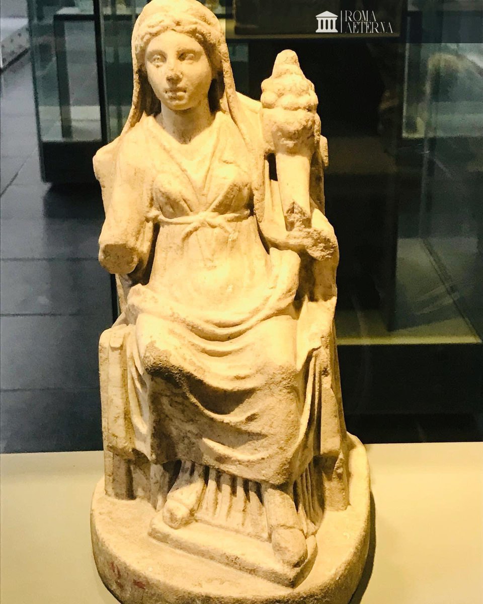 Statuette représentant l’Abondance ou la Bonne Fortune (marbre, IIe s. ap. J.-C.). Elle est exposée au musée royal de Mariemont en Belgique.