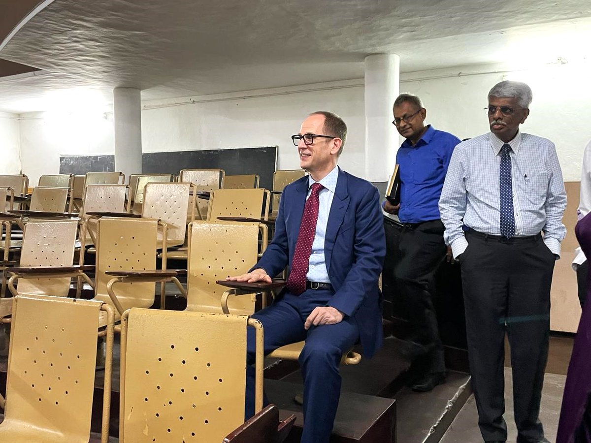 HC @AmbEricWalsh visited @MoratuwaUni to meet with Vice Chancellor & learn about strong historic links with 🇨🇦, including the visit of Prime Minister Diefenbaker in 1958 for the opening of the Institute of Practical Technology which preceded the University of Moratuwa.